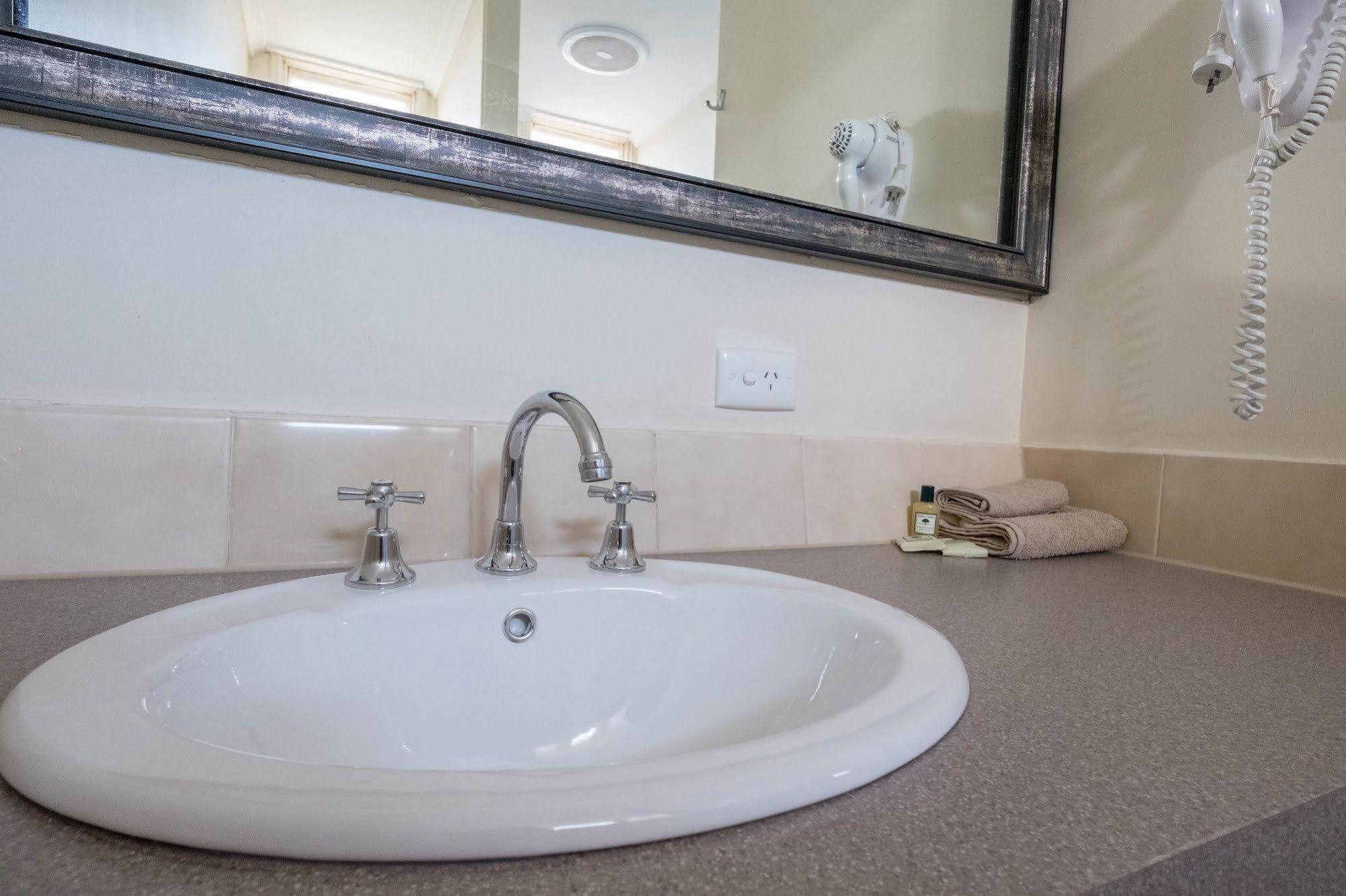 Stawell'S London Motor Inn Εξωτερικό φωτογραφία