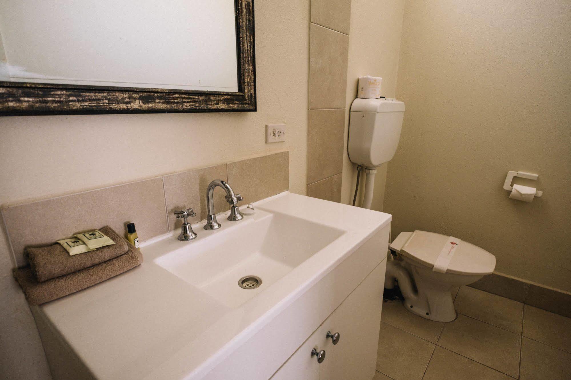 Stawell'S London Motor Inn Εξωτερικό φωτογραφία